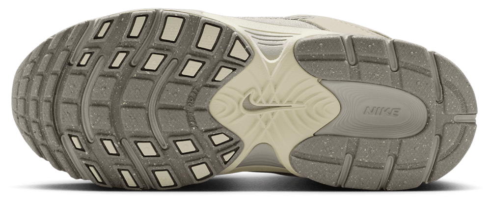 Nike V5 RNR Suede - Boys' Preschool — Pencil Point/Moon Particle/Light Orewood Brown — view 5