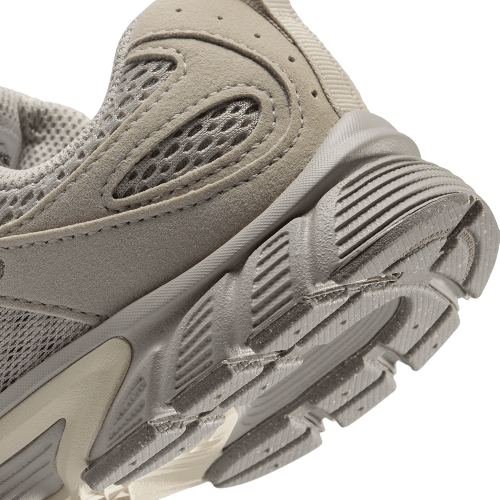Nike V5 RNR Suede - Boys' Preschool — Pencil Point/Moon Particle/Light Orewood Brown — view 8